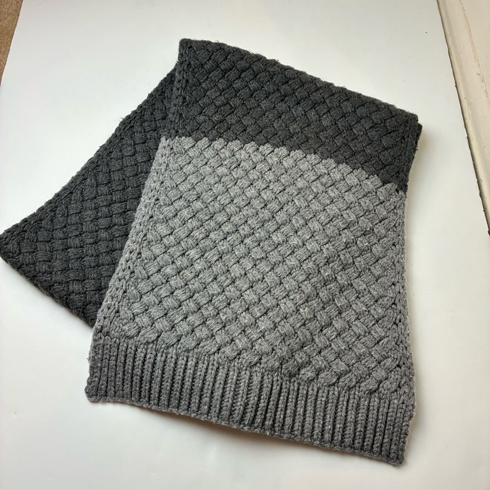 Banana Republic Two Tone Basket Weave Chunky Knit Scarf -77” long